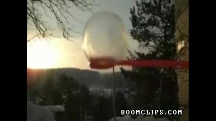 Суперския Трик ... Как Замръзва Балонче !?!! Пробвйте ... 