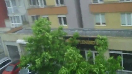 Градушка с големина на орех удари София - 08.07.2014