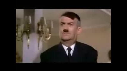 Луи дьо Финес като Хитлер