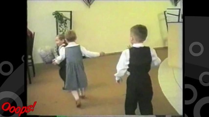 Момиченце раздава целувки.