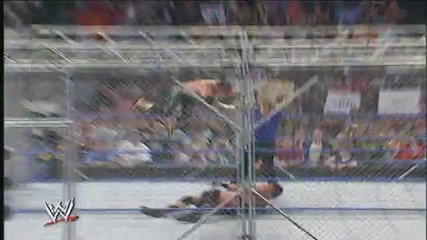 Wwe Eddie Guerrero прави жабешко цамбурване от клетката