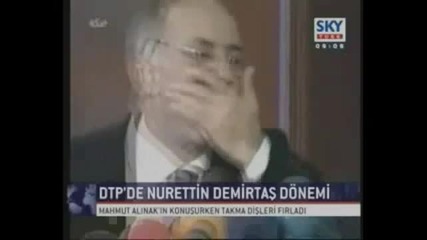 Soysuz kurdun Takma Disleri agzindan firladi - ha ha haa.