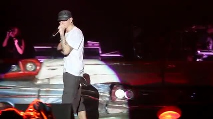 Eminem ft. Rihanna - Love The Way You Lie (live) hd