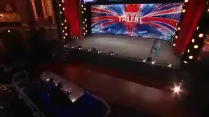 Разплакаха Mалкото Mомиченце - Britain's Got Talent