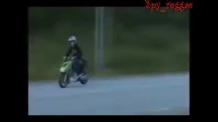 Ето така се кара скутер ! 