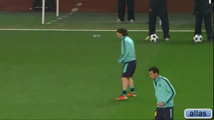 Messi се удря на тренировка Смях !!! 