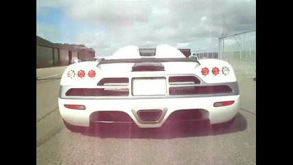 Звярът Koenigsegg - звук и палене на гуми