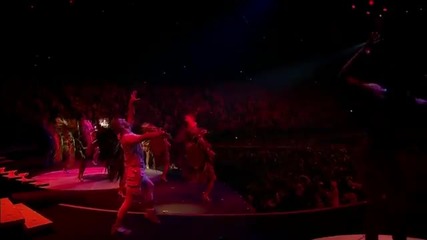 Кайли Миноуг 2011 Концерт в Лондон изпълнява - Better The Devil You Know
