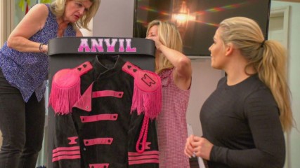 Natalya prepares for Jim "The Anvil" Neidhart's funeral: Total Divas Preview Clip, Nov. 28, 2018