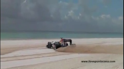Болид на F1 на плажа!!! 