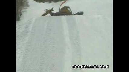 Сноубордист срещу снегорин 