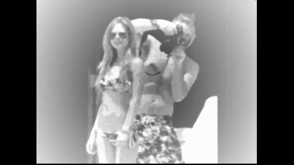 Avril Lavinge on the beach