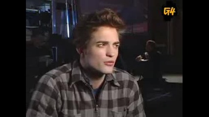 Robert Pattinson Describes Edward Cullen