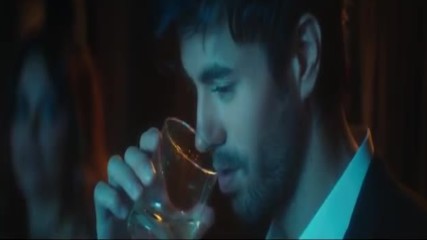 Enrique Iglesias - El Bano ft. Bad Bunny