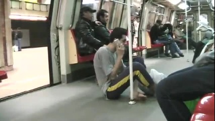 Просяк в метрото в Букурещ с iphone хаха [2010]
