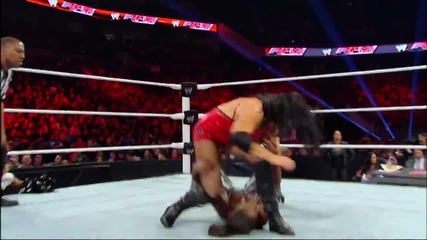 Naomi suffers an injury: Total Divas, May 11, 2014