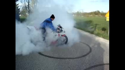 Burnout with Yamaha R1