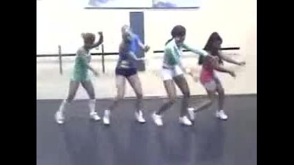 Момичета Танцуват на Soulja Boy - She got a donk 