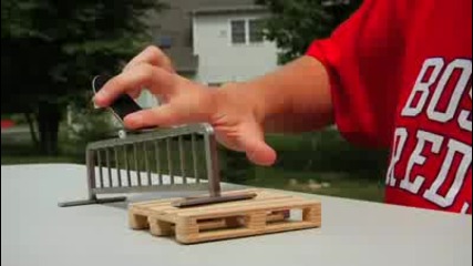 Идиотче прави страхотни трикове с fingerboard