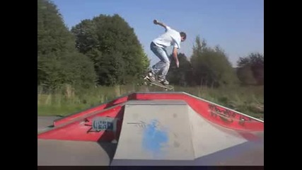 Triple Bs 180 Kickflip ( Perfect )