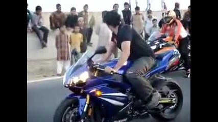 yamaha r1 2007 vs cbr 1000rr 