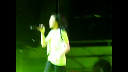 Demi Lovato concert Demi messes up