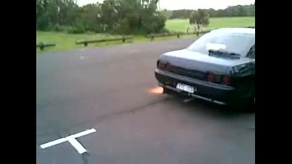 Skyline R32 със Bee*r Limiter 