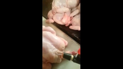 Ето как инжектират пилетата с вода ... Ето какво ни продават!