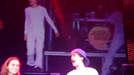 Justin Bieber - One Less Lonely Girl - 17 - ти ноември 2010 