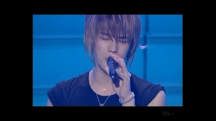 Dong Bang Shin Ki - Love In The Ice - Live.avi