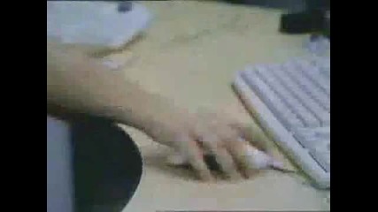Ненормална жена съблича мъж и му прави изкустено дишане