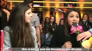 One Direction - Момичета се борят за целувка от момчетата в радио Nrj Франция