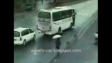 Avtobus Pomita Velosepedist