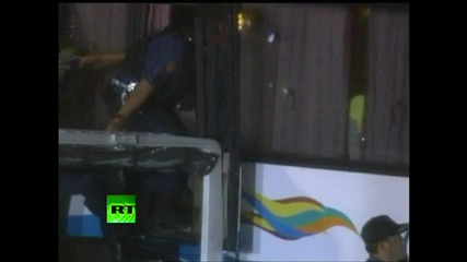 Philippine Swat storm bus with hostages in Manila 