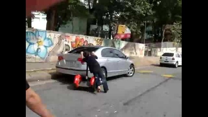 Това хлапе как Паднаааа