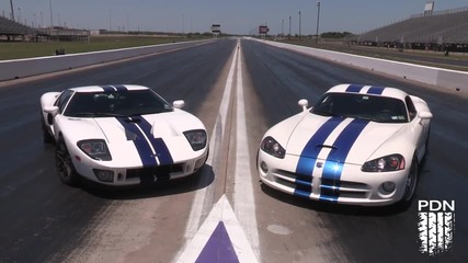 1100hp Ford Gt срещу 1100hp Viper