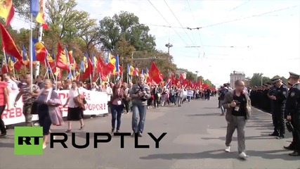 Молдова: Хилади маршируват в Анти-правителствен парад в Кишинев