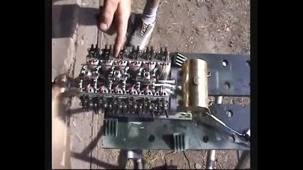 малък 12 цилиндров двигател мн яко :д