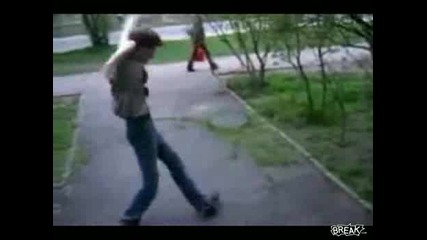 100% смях!!! Пич си удря шамари !! 