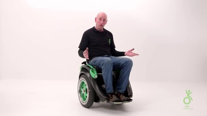 Инвалидна количка, при която ръцете са свободни