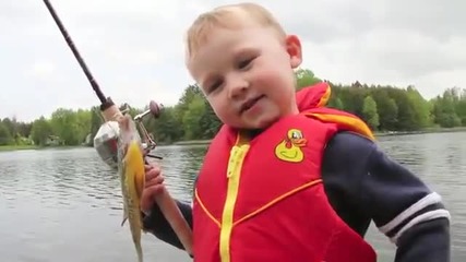 Младо и забавно рибарче