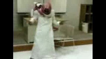 Арабин Танцува Много Яко!