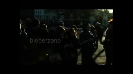 justin bieber & Dan kanter busking Buckingham palace.