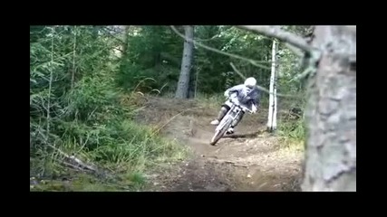 Най-лудия на Downhill машина, които сте виждали !