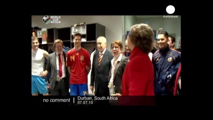 Кралица София посещава отбора на Испания в съблекалнята ! 