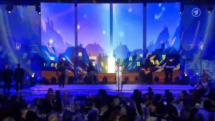 Много добро изпълнение !! Justin Bieber - Mistletoe (bambi Awards) H D