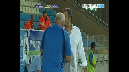 Този счупи ръката на треньора**