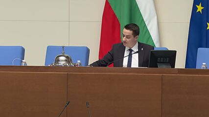 Явор Божанков се вживява като председател на Народното събрание