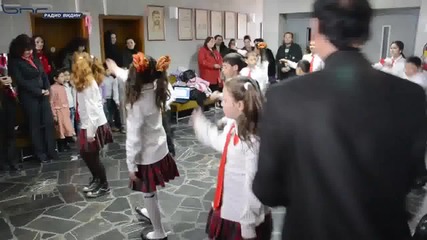 Гавра!!! Карат деца да танцуват на "мразиш" на Азис !!!