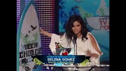 Selena Gomez Accepting Teen Choice Award 